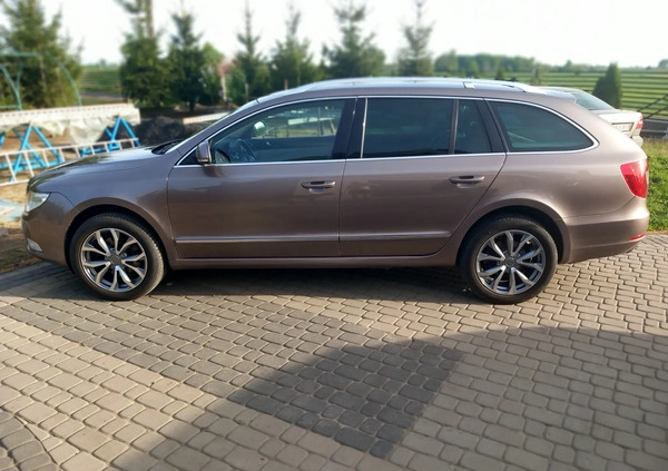 Skoda Superb cena 31900 przebieg: 278000, rok produkcji 2011 z Dzierżoniów małe 211